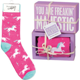 “ Mom makes every day a little sweeter” - Box Sign and Sock Set