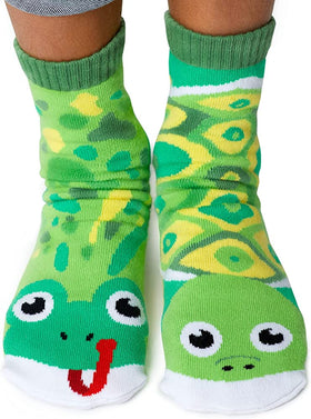 Pals Mismatched Kid’s Grip Socks- Frog & Turtle
